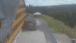 Parkoviště a hlavní vchod