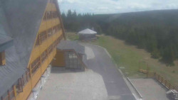 Parkoviště a hlavní vchod
