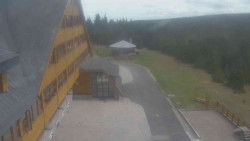 Parkoviště a hlavní vchod