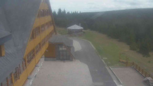 Sporthotel Kurzovní - Parkoviště a hlavní vchod - 7.5.2026 v 13:05 Sporthotel Kurzovní - Parkoviště a hlavní vchod - 7.5.2026 v 13:05