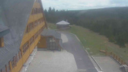 Parkoviště a hlavní vchod
