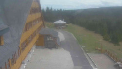 Parkoviště a hlavní vchod