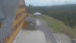 Parkoviště a hlavní vchod