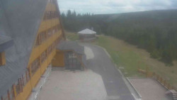 Parkoviště a hlavní vchod