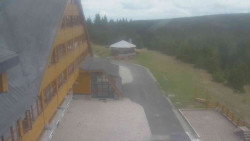 Parkoviště a hlavní vchod