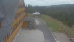 Parkoviště a hlavní vchod