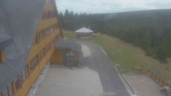 Parkoviště a hlavní vchod