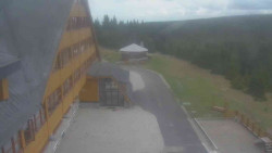 Parkoviště a hlavní vchod