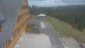 Sporthotel Kurzovní - Parkoviště a hlavní vchod - 7.5.2026 v 14:15 Sporthotel Kurzovní - Parkoviště a hlavní vchod - 7.5.2026 v 14:15