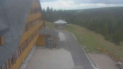 Parkoviště a hlavní vchod