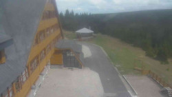 Parkoviště a hlavní vchod