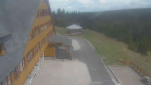 Sporthotel Kurzovní - Parkoviště a hlavní vchod - 7.5.2026 v 14:35 Sporthotel Kurzovní - Parkoviště a hlavní vchod - 7.5.2026 v 14:35