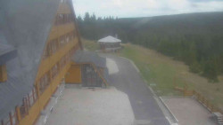 Parkoviště a hlavní vchod