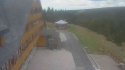 Parkoviště a hlavní vchod