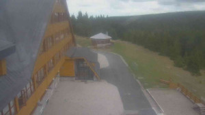 Sporthotel Kurzovní - Parkoviště a hlavní vchod - 7.5.2026 v 14:55 Sporthotel Kurzovní - Parkoviště a hlavní vchod - 7.5.2026 v 14:55