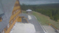 Parkoviště a hlavní vchod