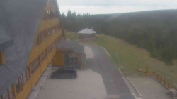 Parkoviště a hlavní vchod