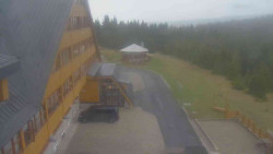 Parkoviště a hlavní vchod