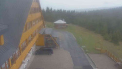 Parkoviště a hlavní vchod