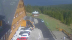 Parkoviště a hlavní vchod