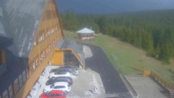Parkoviště a hlavní vchod