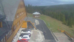 Parkoviště a hlavní vchod