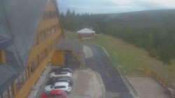 Parkoviště a hlavní vchod
