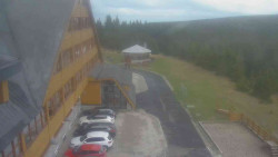 Parkoviště a hlavní vchod