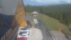 Parkoviště a hlavní vchod