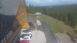Parkoviště a hlavní vchod