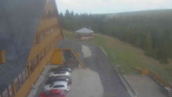 Parkoviště a hlavní vchod