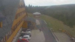 Parkoviště a hlavní vchod