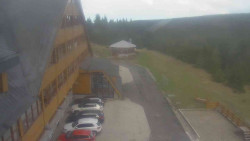 Parkoviště a hlavní vchod