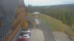 Parkoviště a hlavní vchod