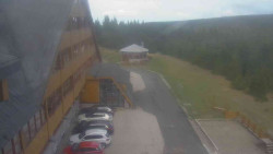 Parkoviště a hlavní vchod