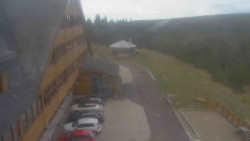 Parkoviště a hlavní vchod