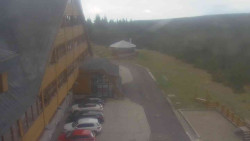 Parkoviště a hlavní vchod