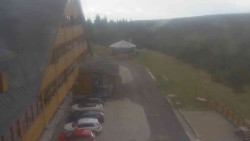 Parkoviště a hlavní vchod