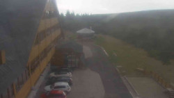 Parkoviště a hlavní vchod