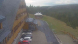 Parkoviště a hlavní vchod