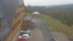 Parkoviště a hlavní vchod
