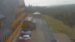 Parkoviště a hlavní vchod