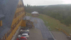 Parkoviště a hlavní vchod