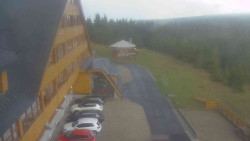 Parkoviště a hlavní vchod