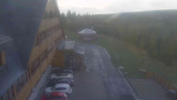 Parkoviště a hlavní vchod