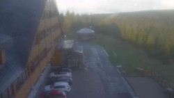 Parkoviště a hlavní vchod