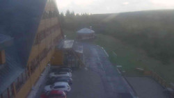 Parkoviště a hlavní vchod