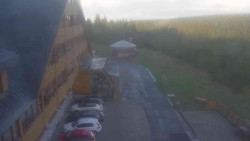 Parkoviště a hlavní vchod