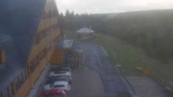 Parkoviště a hlavní vchod