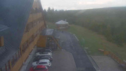 Parkoviště a hlavní vchod